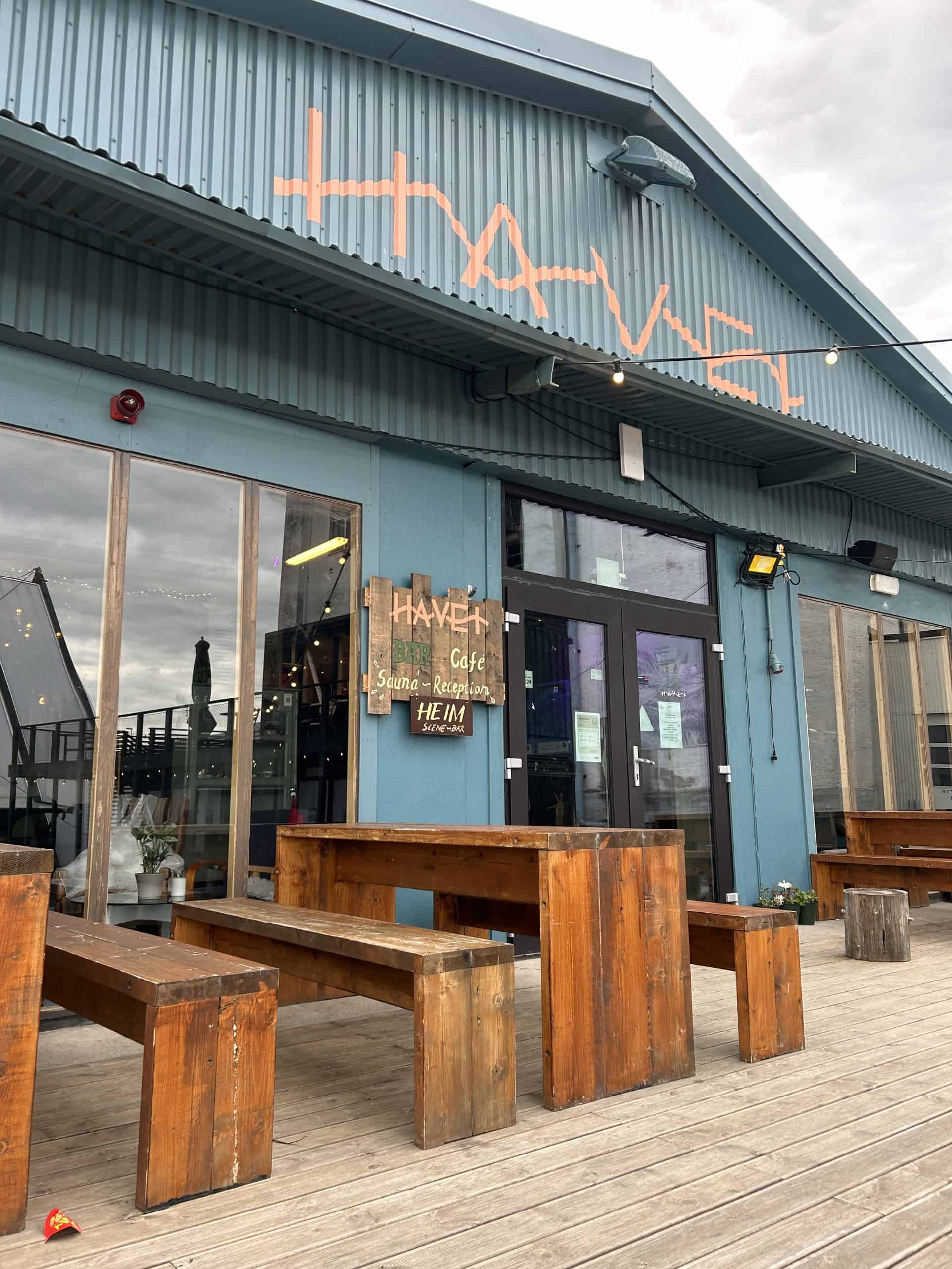 Havet cafe with wooden tables